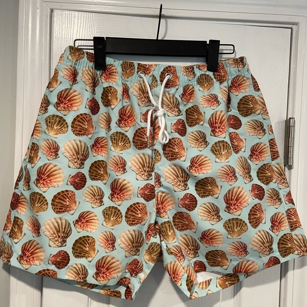 NWOT Kennington Men Size S Aqua Blue Seashell Print Drawstring Lined Swim Shorts